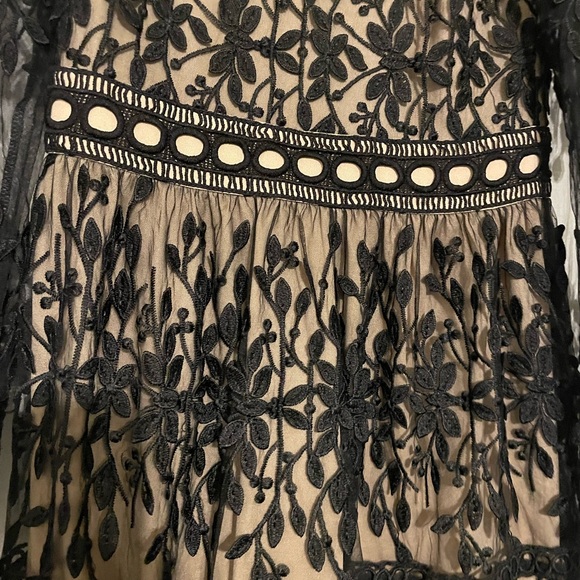 Tan n black dress - Picture 2 of 8